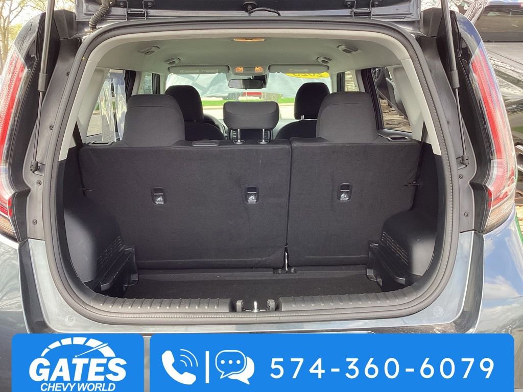 Used 2025 Kia Soul LX w/ LX Technology Package FWD image 11