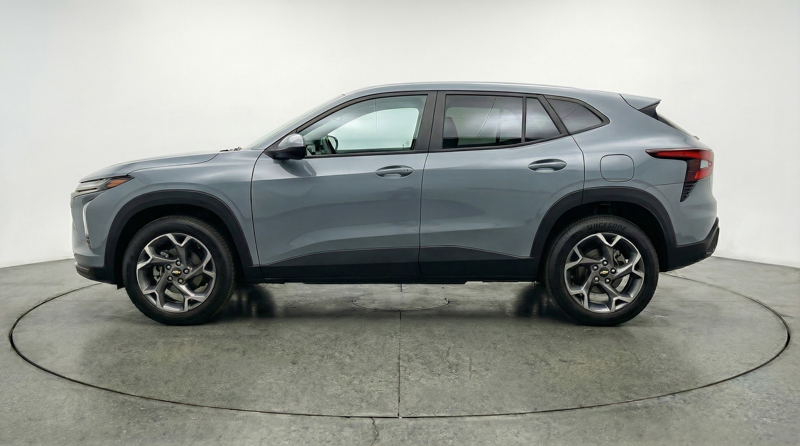 Used 2025 Chevrolet Trax LT w/ LT Convenience Package image 5