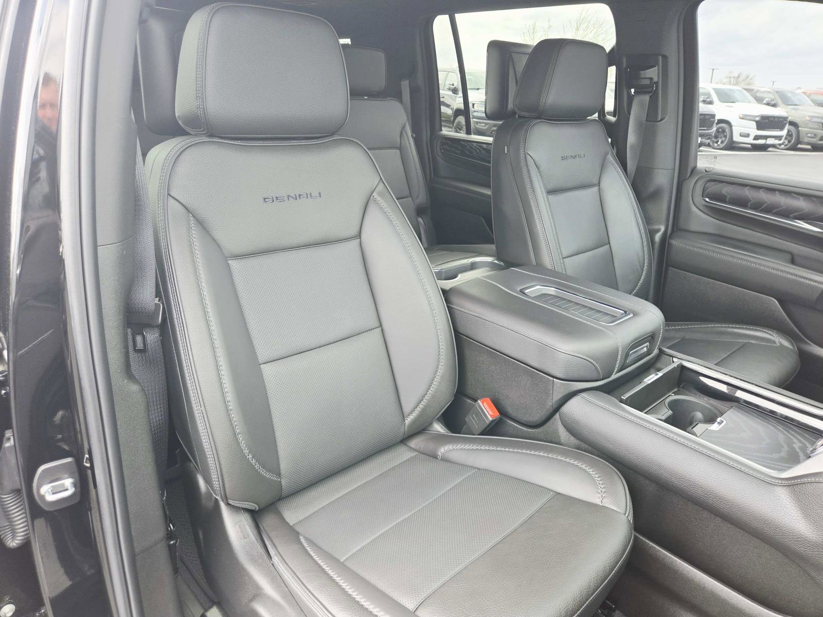 Used 2023 GMC Yukon XL Denali w/ Denali Reserve Package image 21