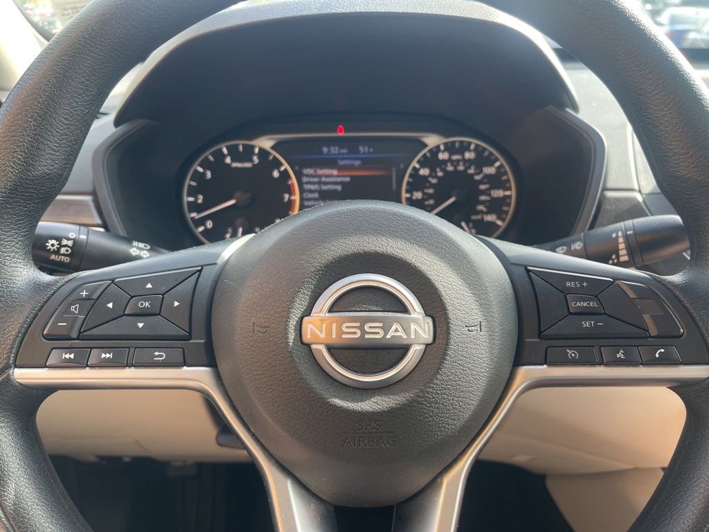 Used 2025 Nissan Altima 2.5 SV FWD image 10