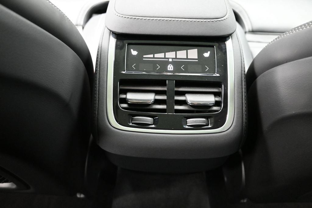 Used 2025 Volvo XC90 B5 Ultra AWD/4WD image 16