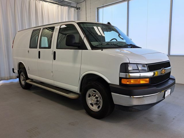 Used 2025 Chevrolet Express 2500 w/ Driver Convenience Package RWD image 4