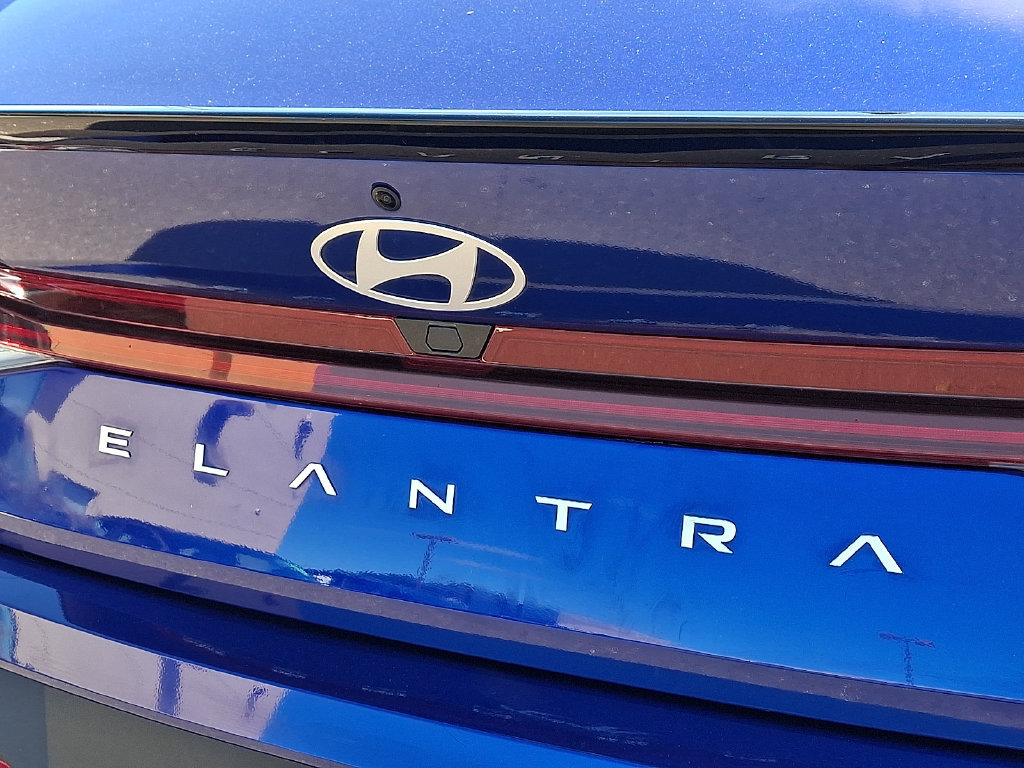 Certified 2025 Hyundai Elantra SEL FWD image 30