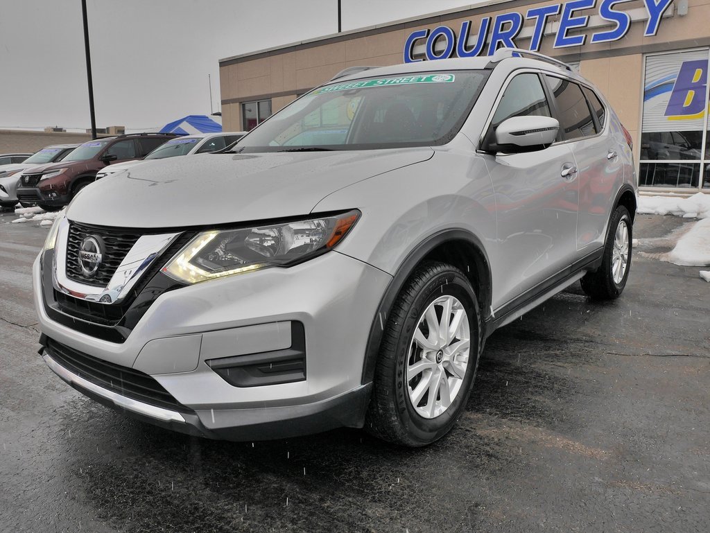 Used 2020 Nissan Rogue SV image 4