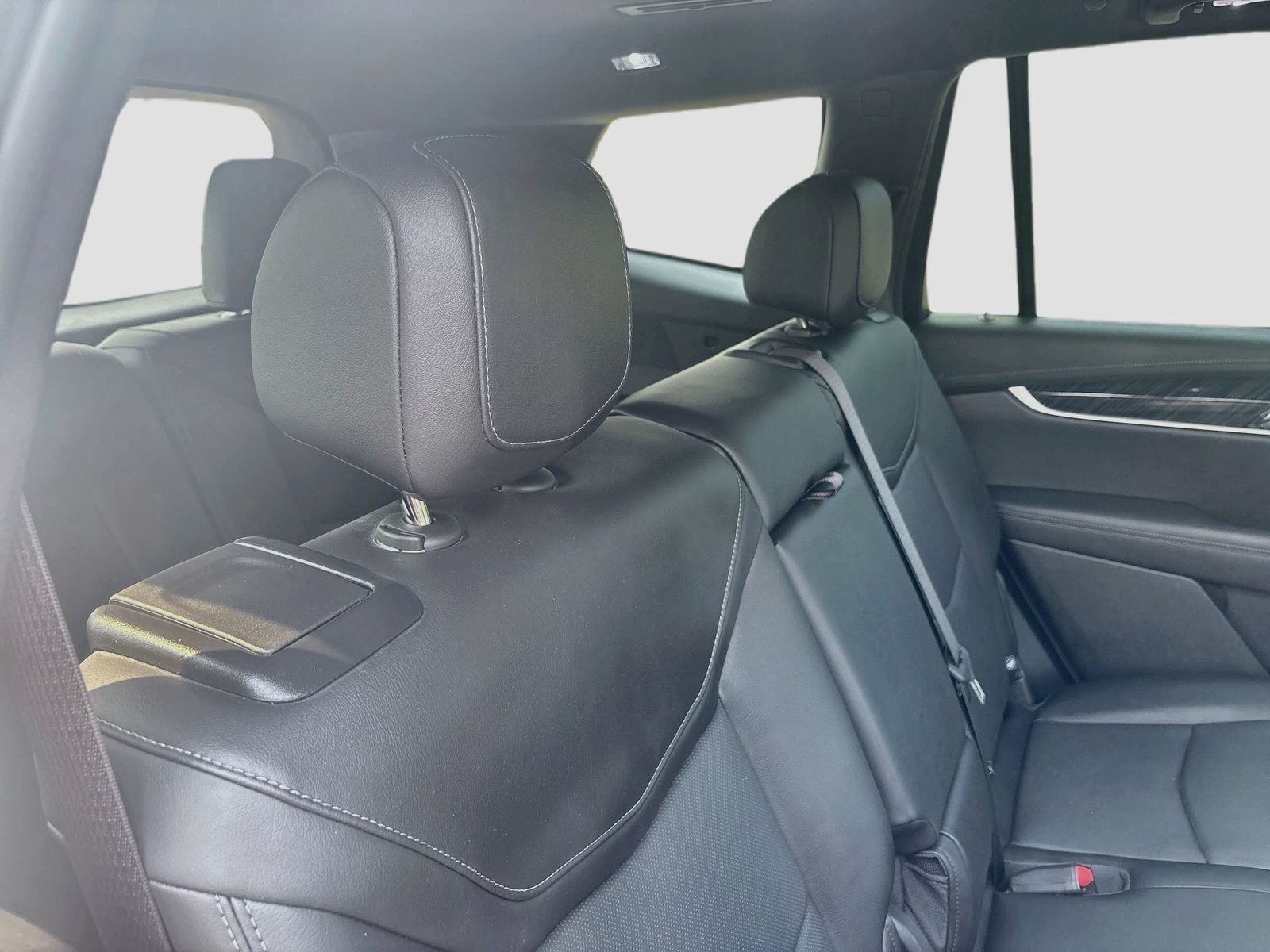 Used 2025 Cadillac XT6 Premium Luxury w/ LPO, Floor Liner Package AWD/4WD image 27