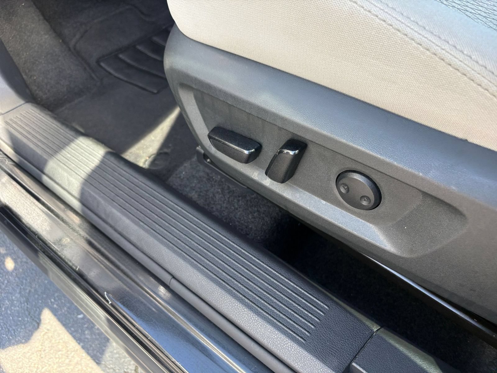 Used 2025 Nissan Rogue SV FWD image 22