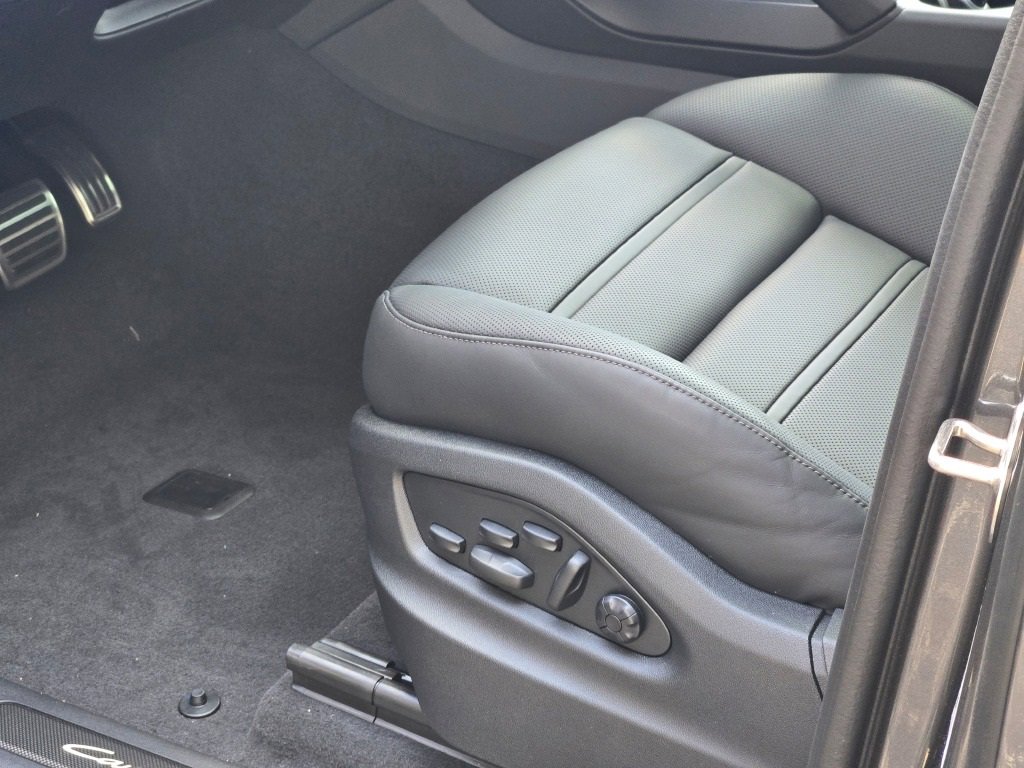 New 2025 Porsche Cayenne GTS image 21