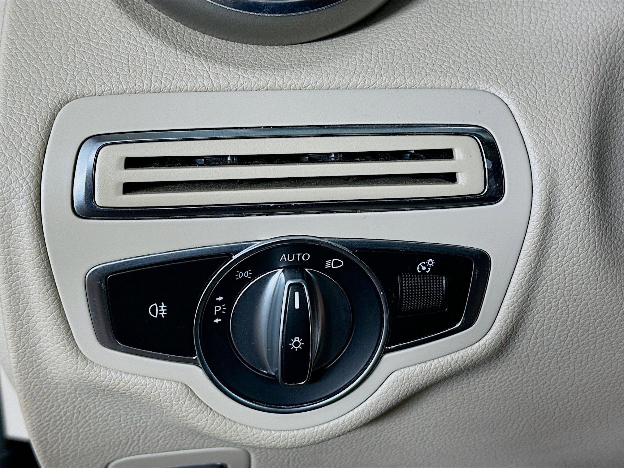 Used 2020 Mercedes-Benz C 300 Sedan image 17