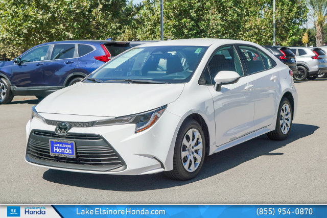 Used 2025 Toyota Corolla LE FWD image 4