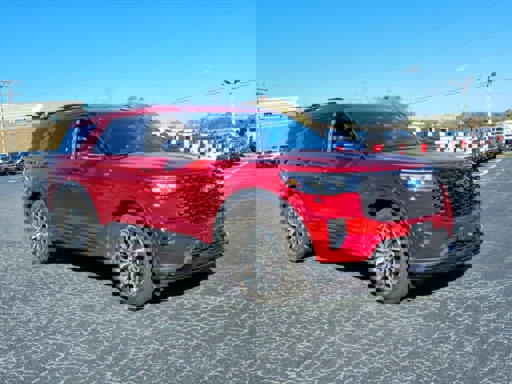 Used 2025 Ford Explorer ST-Line w/ Premium Package image 2