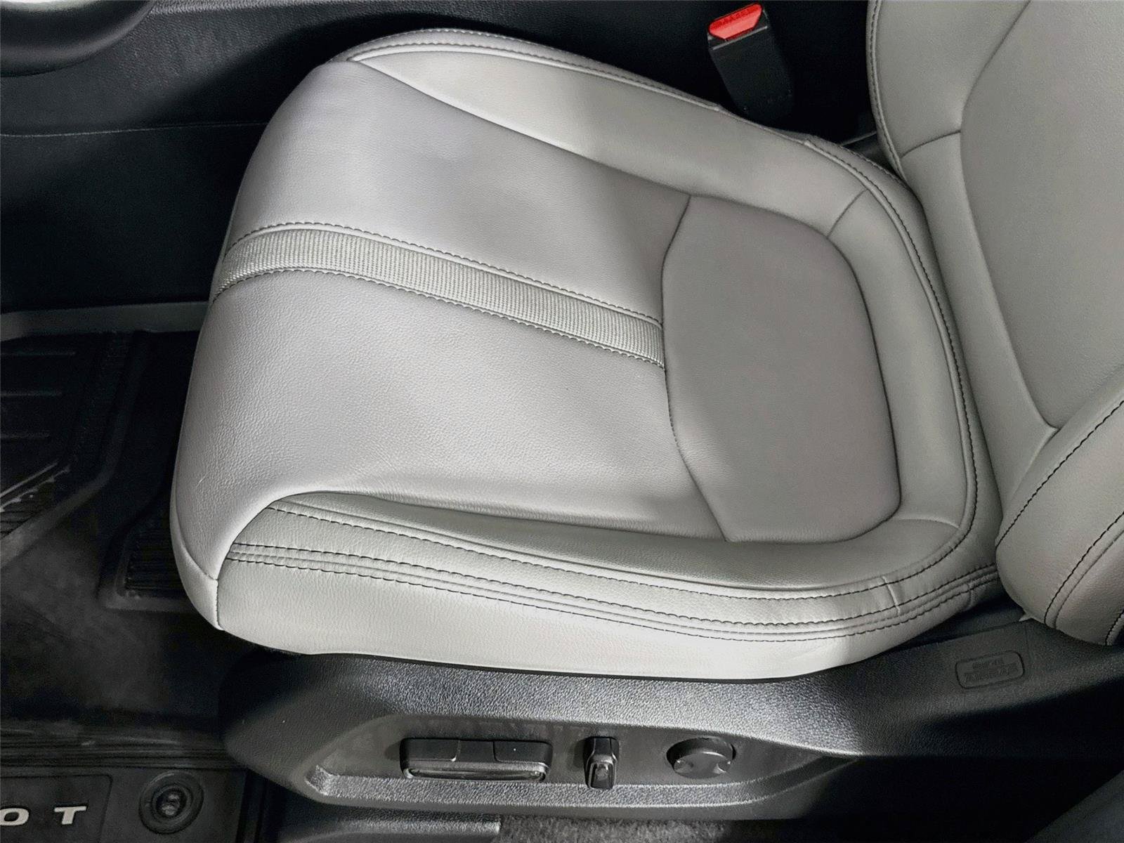 Used 2025 Honda Pilot EX-L image 19