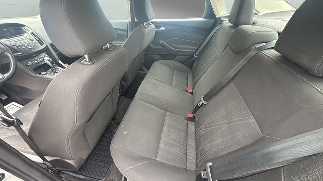 Used 2016 Ford Focus SE w/ SE Cold Weather Package FWD image 26