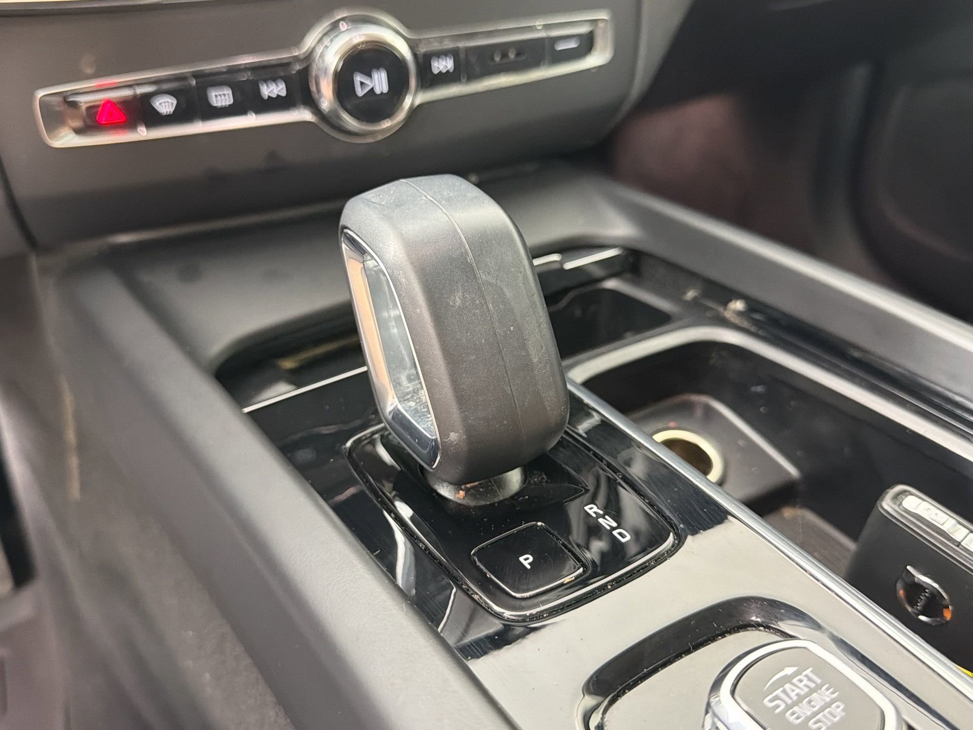 Certified 2023 Volvo XC60 B5 Core AWD/4WD image 16
