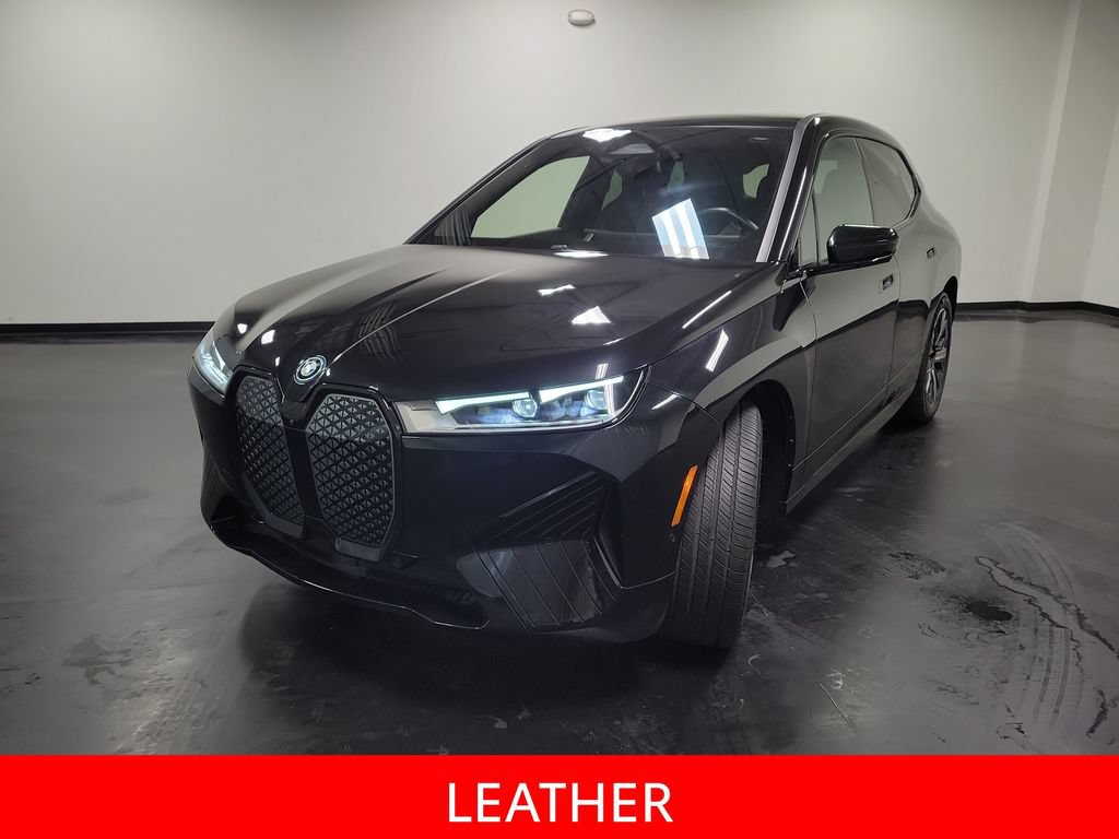 Used 2024 BMW iX xDrive50 w/ Premium Package AWD/4WD image 4