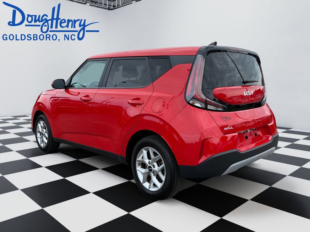 Used 2024 Kia Soul LX w/ Option Group 015 FWD image 3