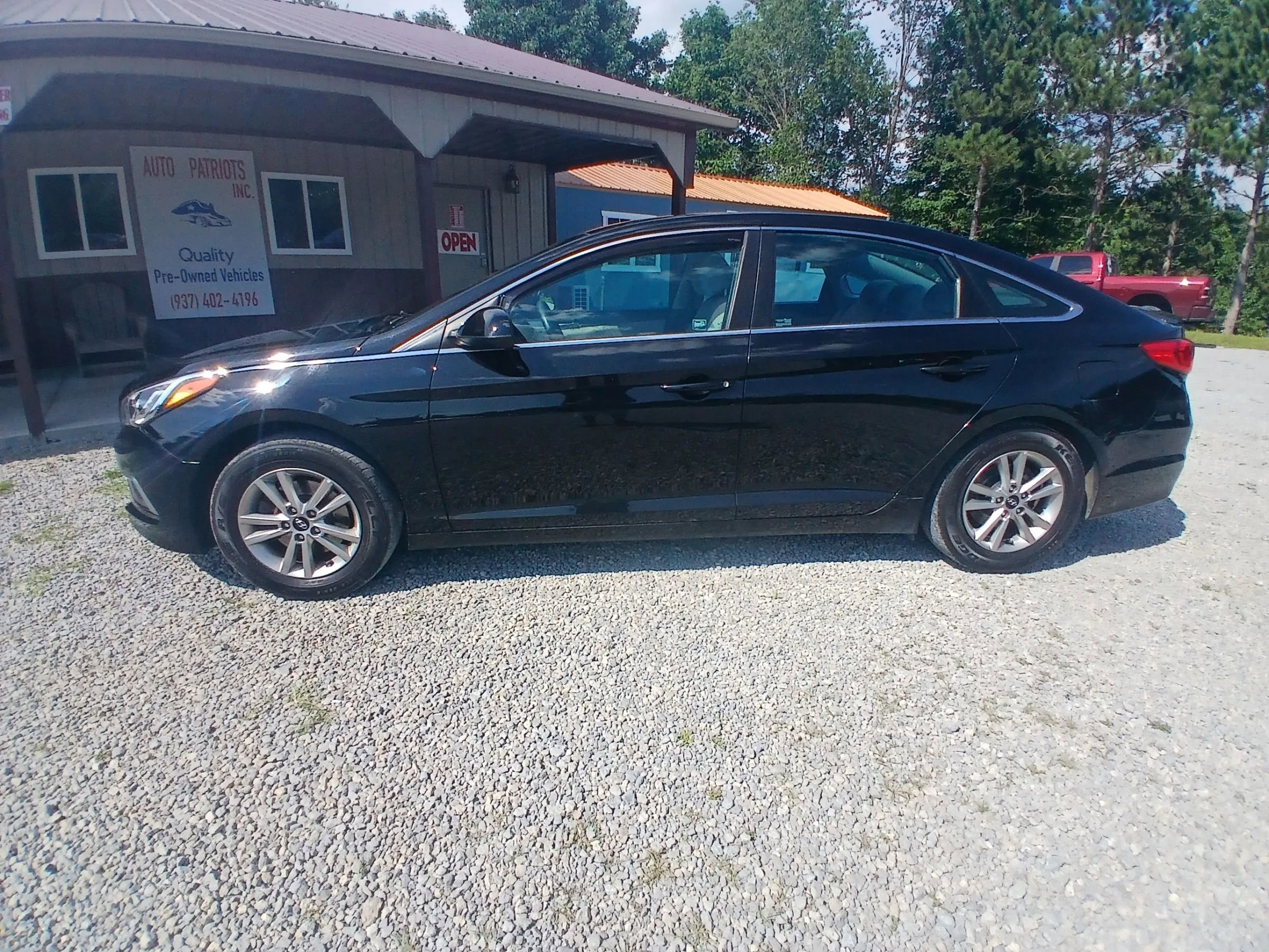 Used 2017 Hyundai Sonata SE image 1