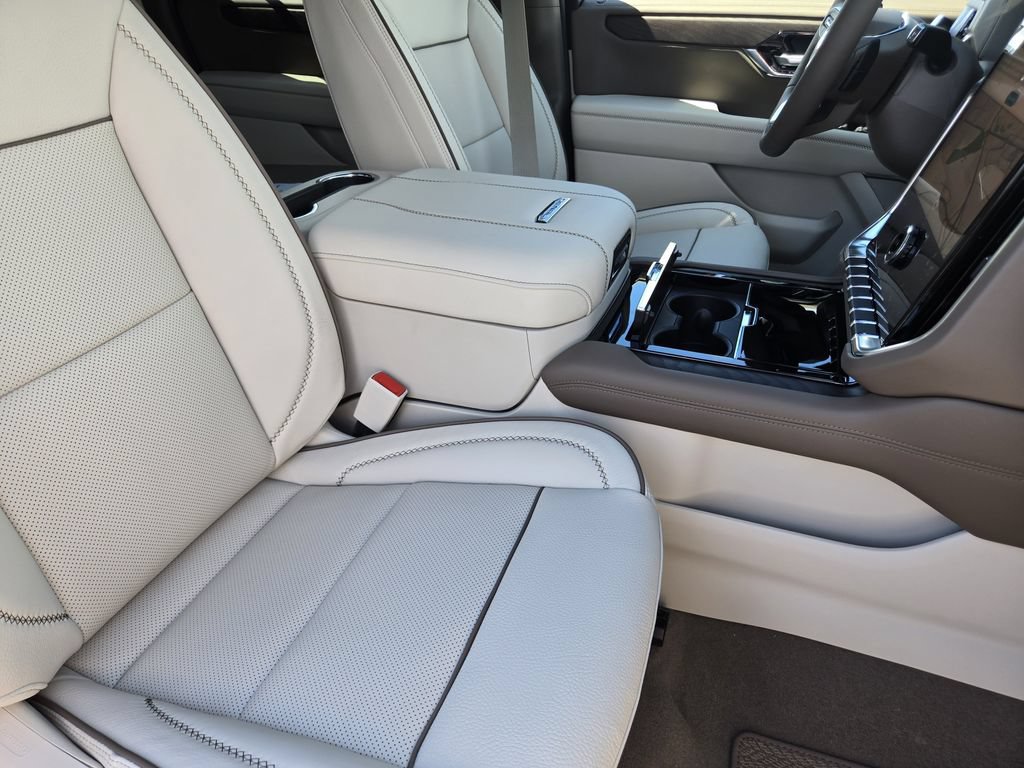 New 2026 GMC Yukon XL Denali w/ Denali Reserve Package AWD/4WD image 9
