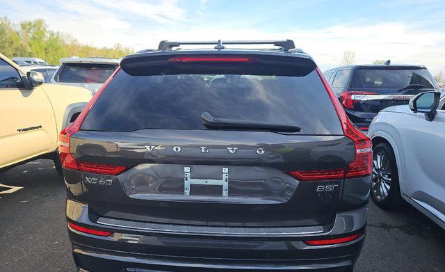 Used 2024 Volvo XC60 B5 Core AWD/4WD image 5