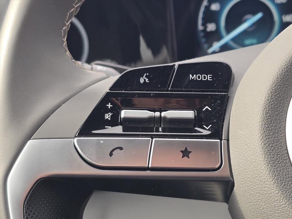 Used 2025 Hyundai Elantra SEL image 20