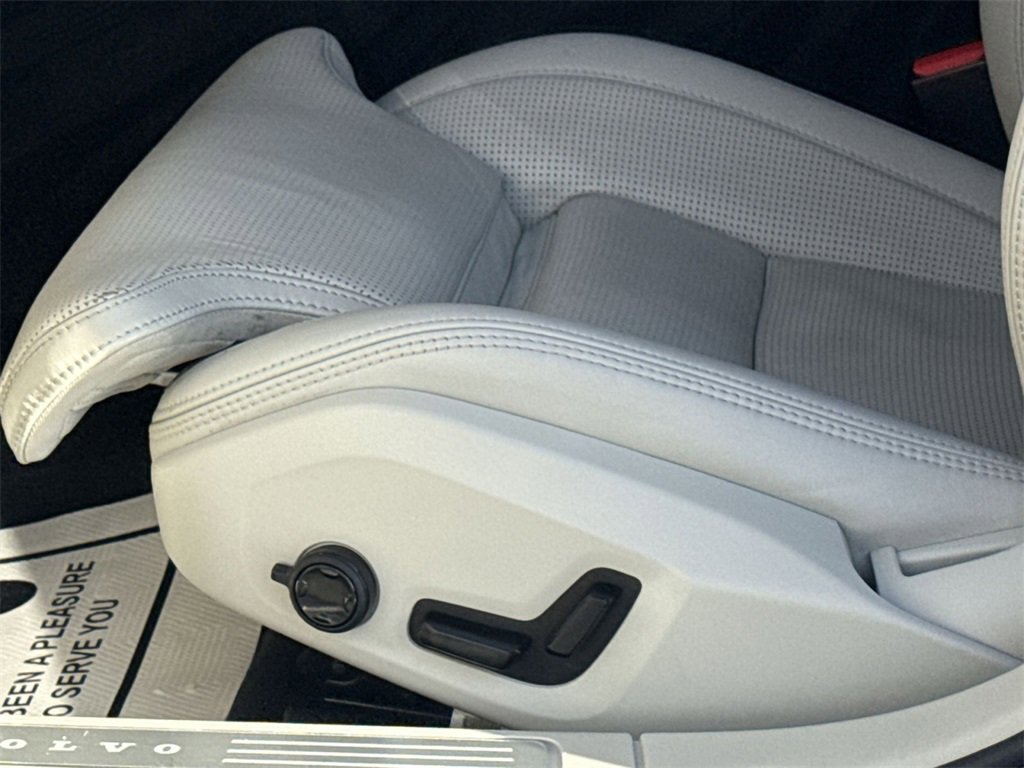 Used 2023 Volvo S90 B6 Ultimate image 14