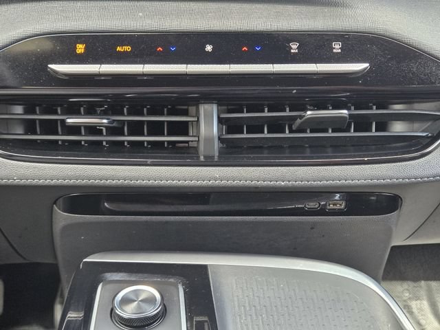 Used 2025 Buick Enclave Preferred AWD/4WD image 19