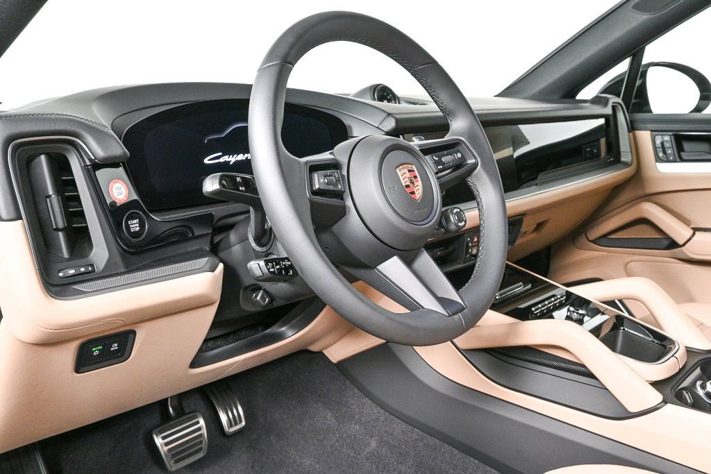 Used 2025 Porsche Cayenne S image 5