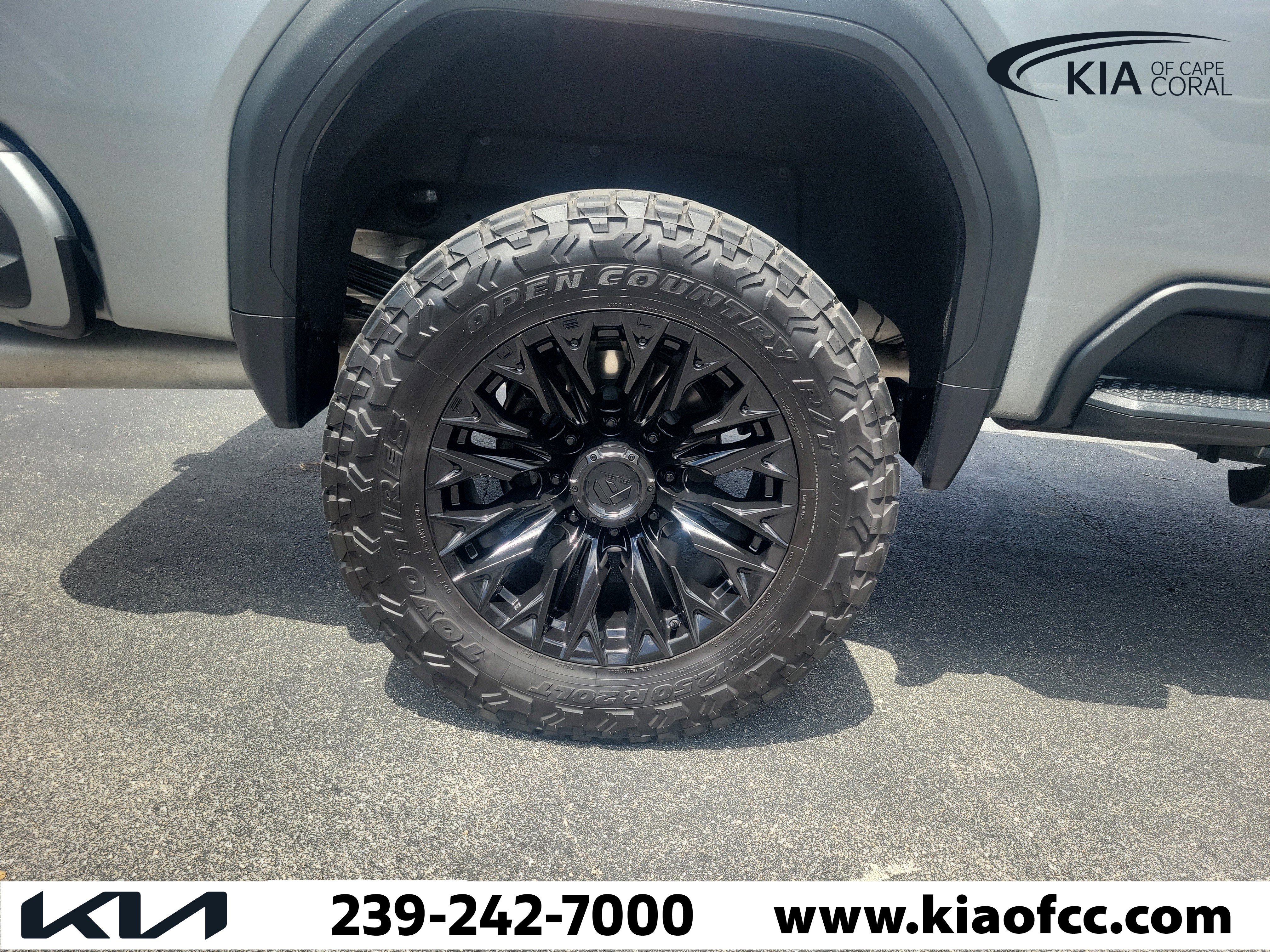 Used 2025 GMC Sierra 2500 Denali Ultimate AWD/4WD image 9