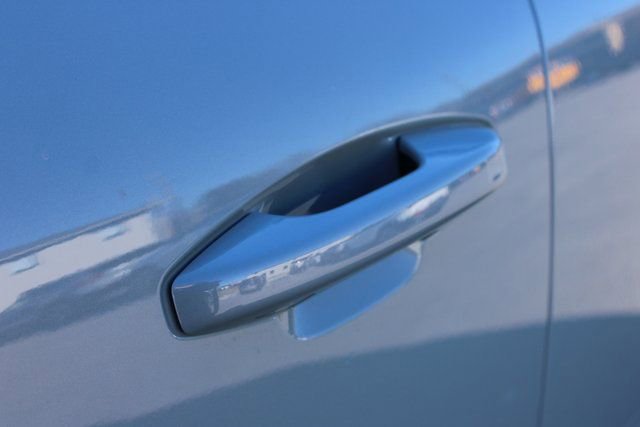 Used 2025 Volvo XC40 B5 Plus image 9