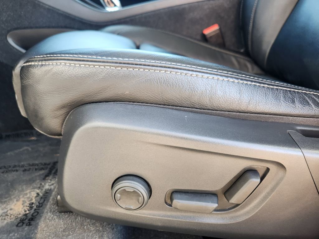 Used 2023 Volvo XC40 B5 Plus w/ Climate Package image 13