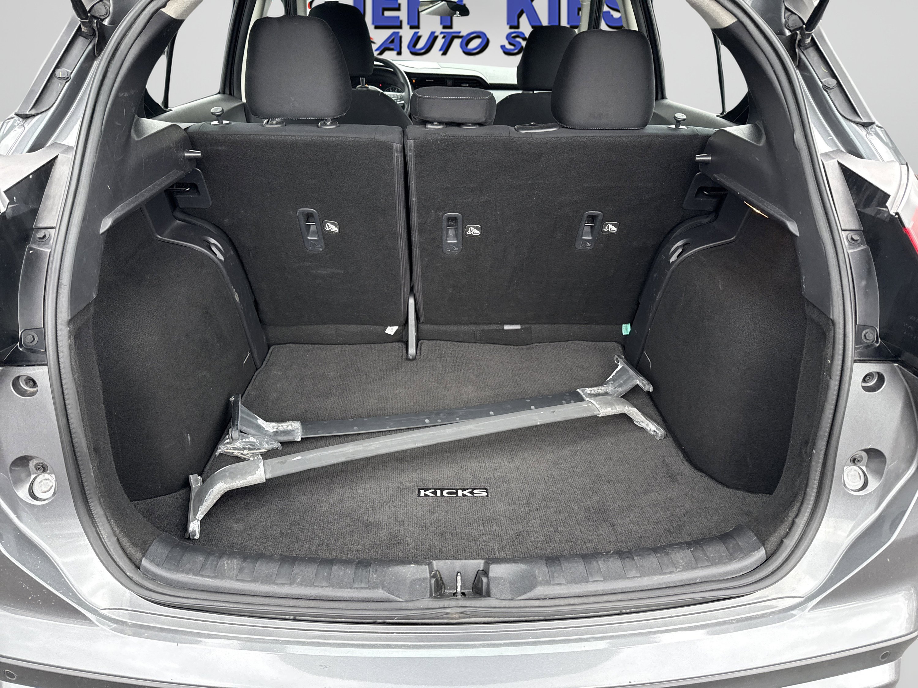 Used 2023 Nissan Kicks SV FWD image 9