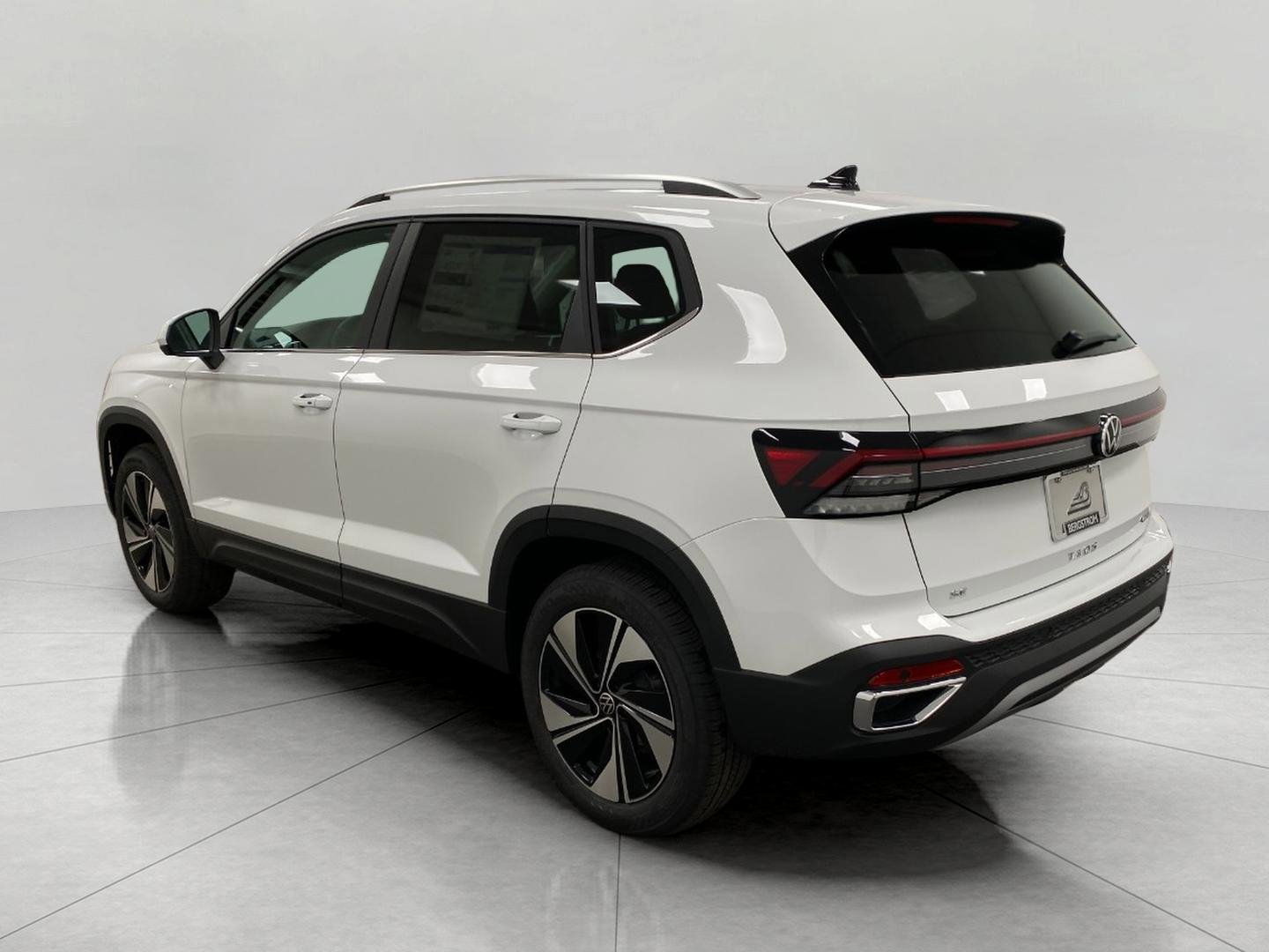 New 2026 Volkswagen Taos SE image 6