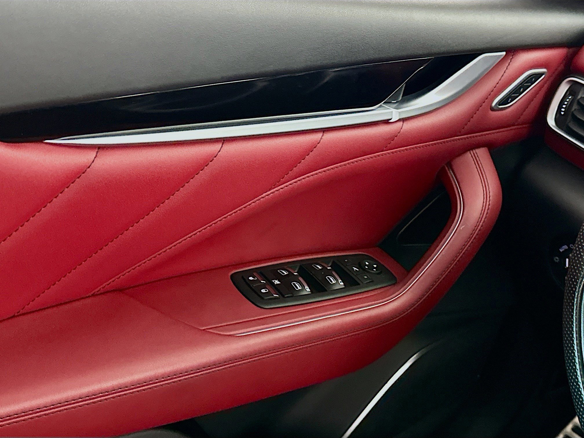 Used 2023 Maserati Levante Modena image 14