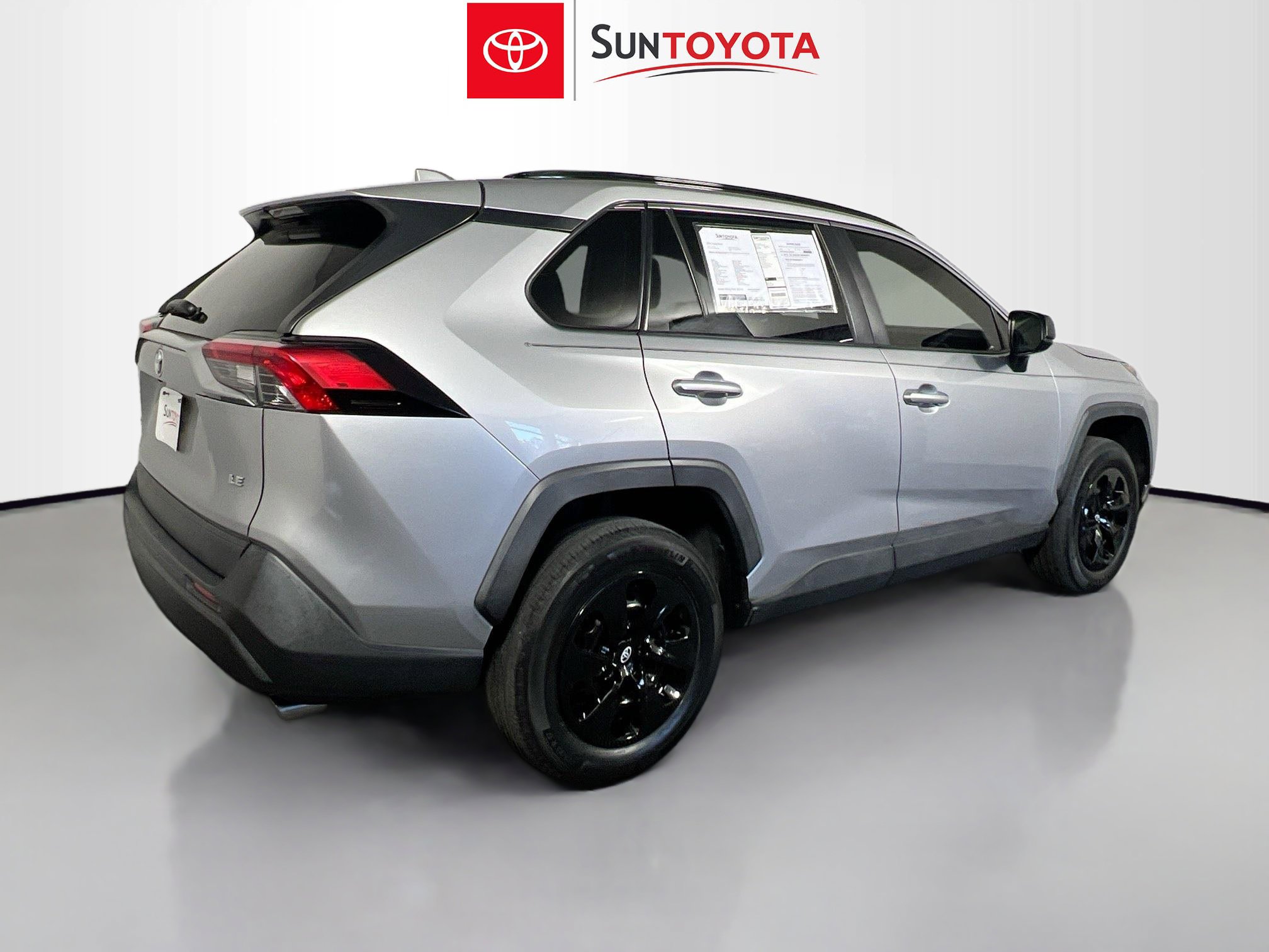 Used 2020 Toyota RAV4 LE image 4