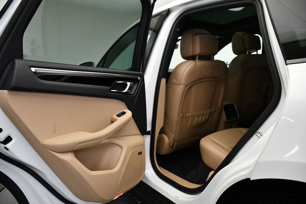 Used 2022 Porsche Macan image 45