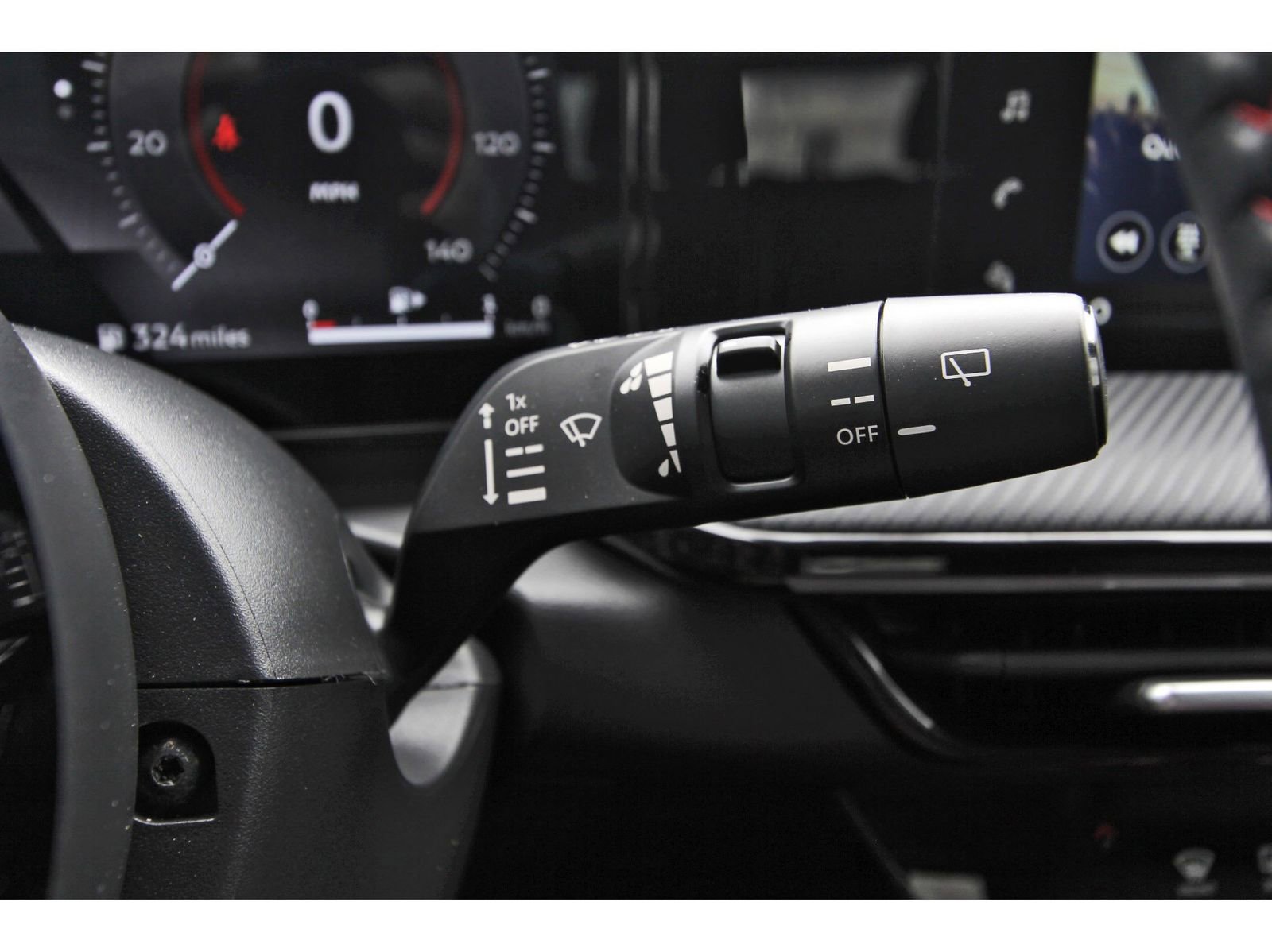 Certified 2025 Nissan Kicks SR FWD image 21