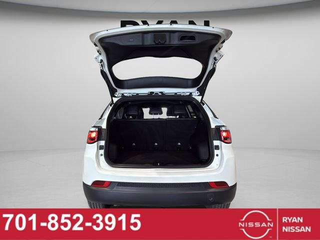 Used 2024 Jeep Compass Latitude image 35