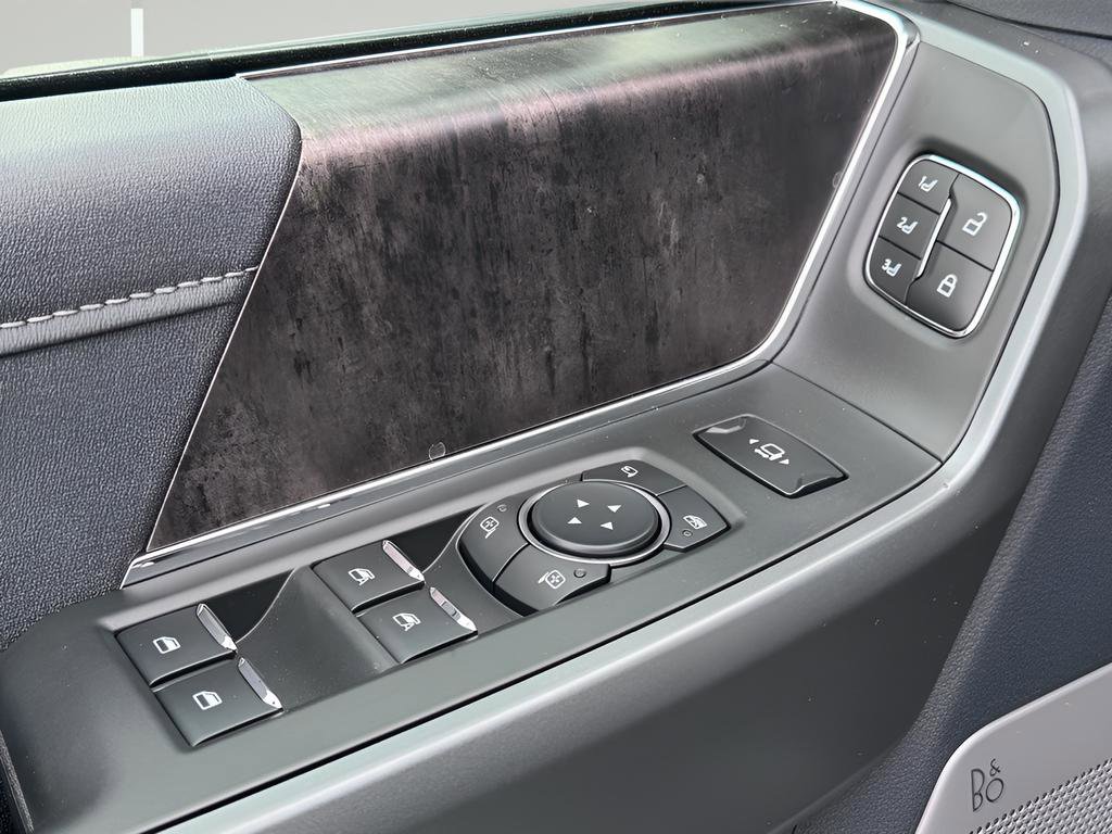 New 2026 Ford F250 Lariat w/ Black Appearance Package image 28