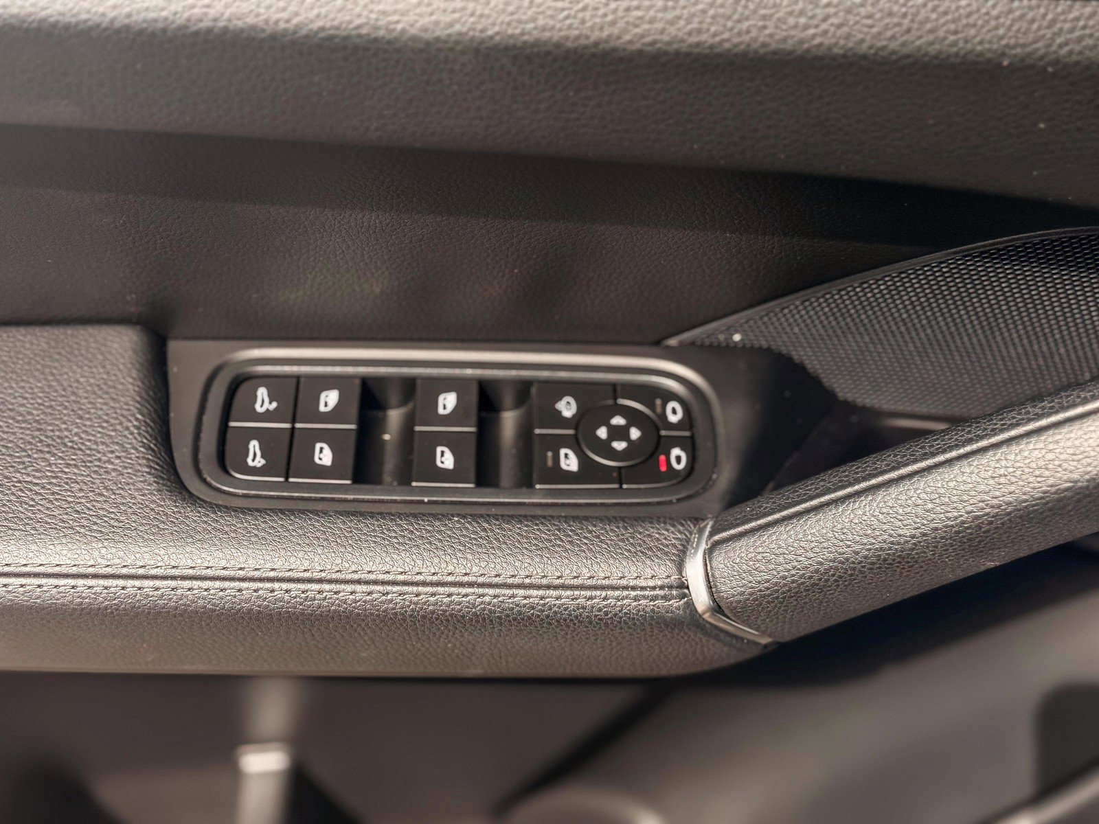 Used 2023 Porsche Cayenne Platinum Edition image 20