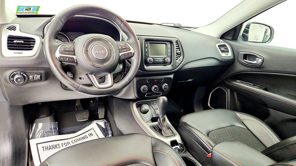 Used 2018 Jeep Compass Latitude AWD/4WD image 11