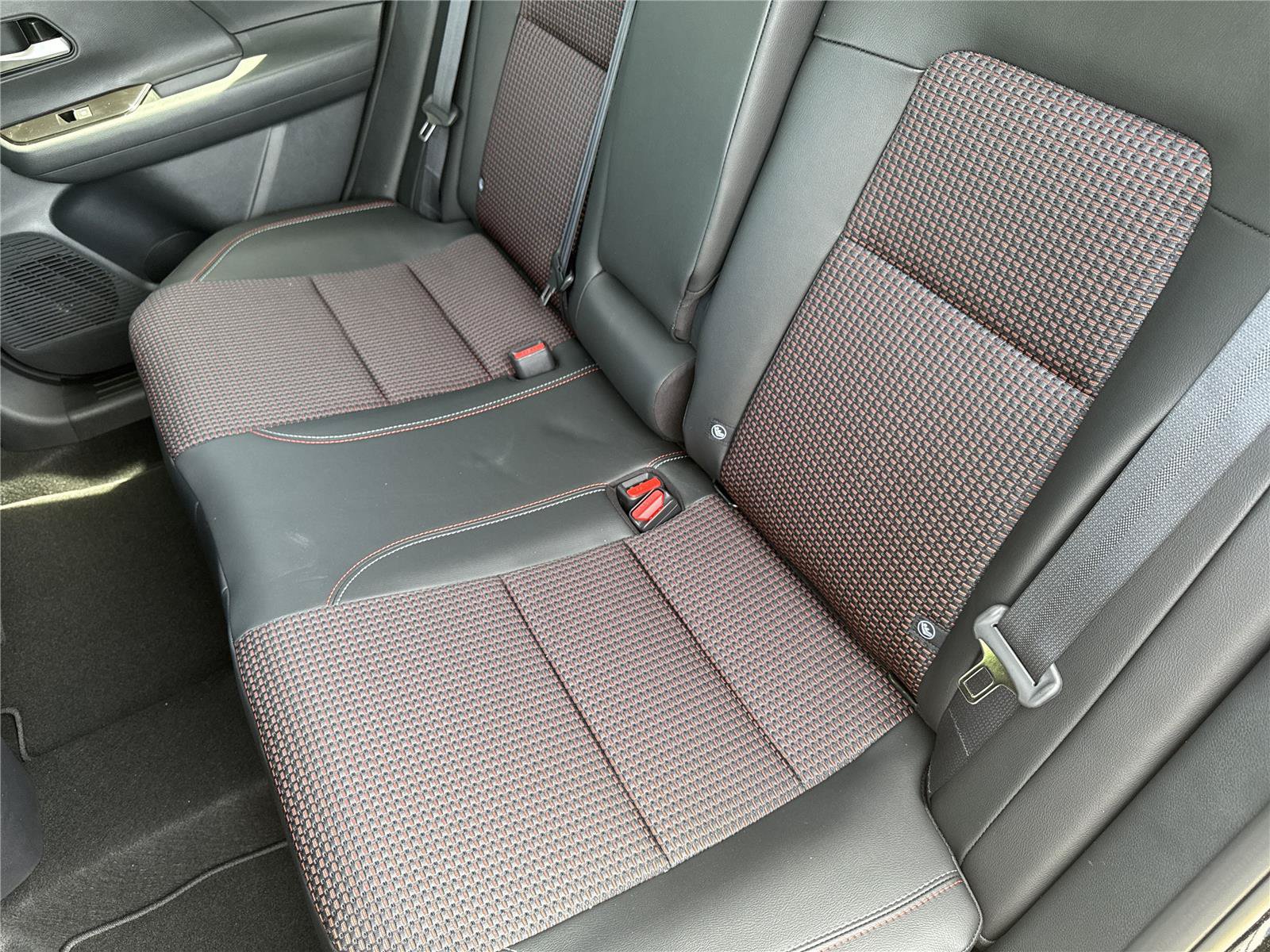 New 2026 Nissan Kicks SR FWD image 28