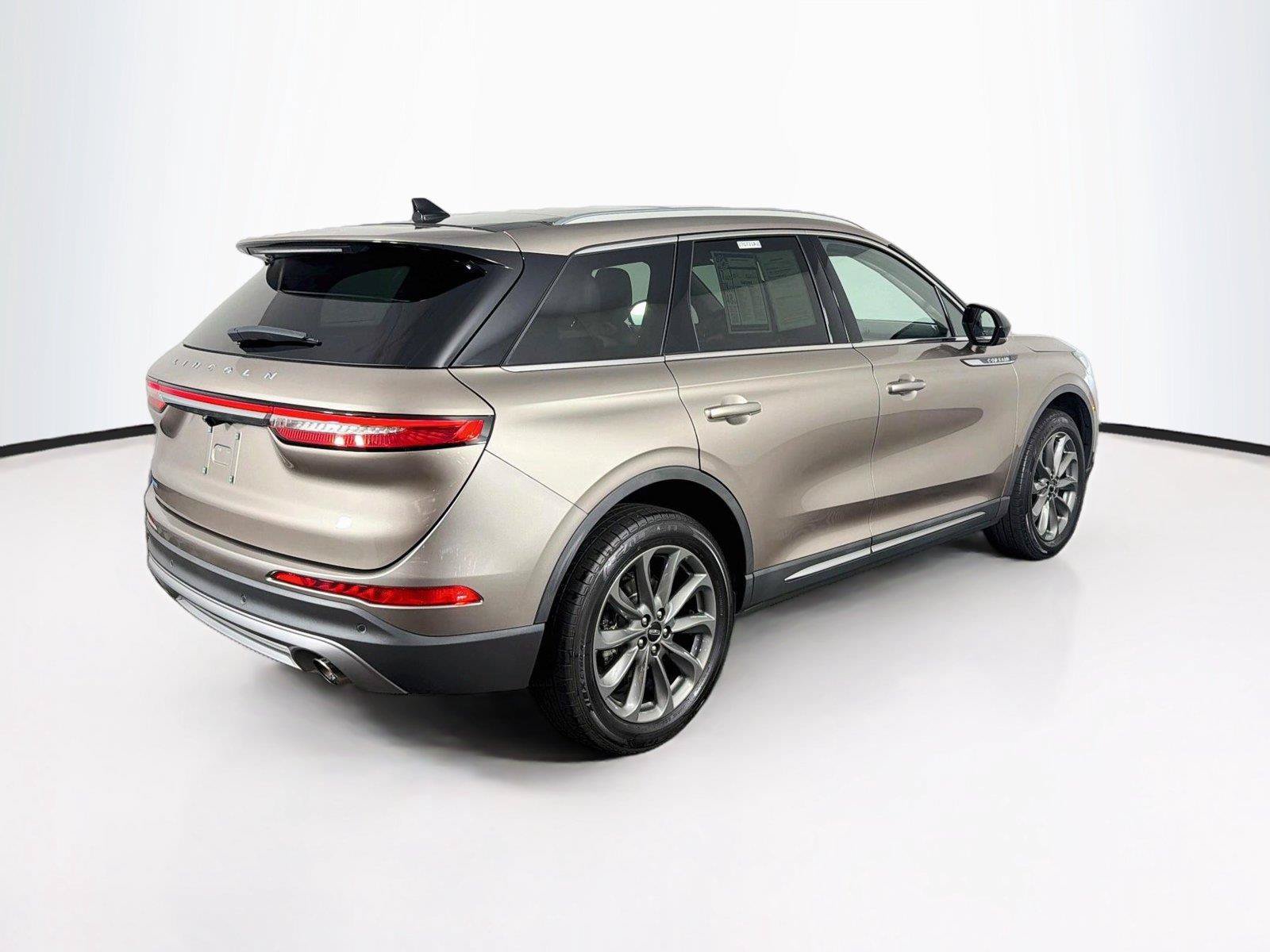 Used 2021 Lincoln Corsair AWD w/ Premium Package image 11
