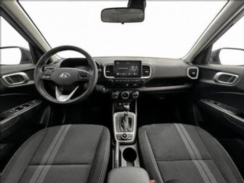 New 2025 Hyundai Venue SEL image 11