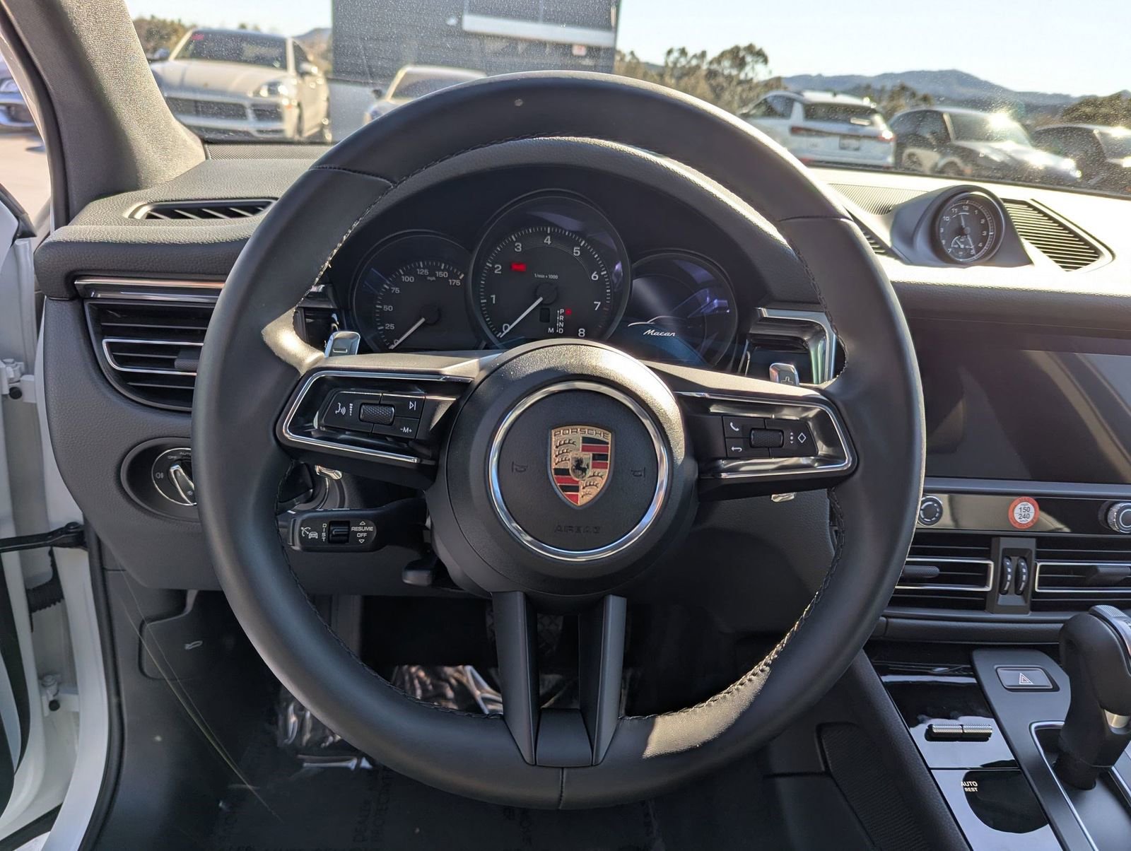 Certified 2025 Porsche Macan image 15