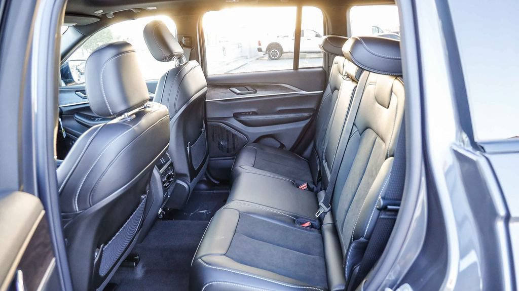 New 2026 Jeep Grand Cherokee Altitude RWD image 23
