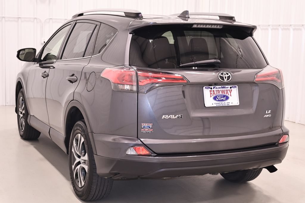 Used 2018 Toyota RAV4 LE w/ Carpet Mat Package AWD/4WD image 8