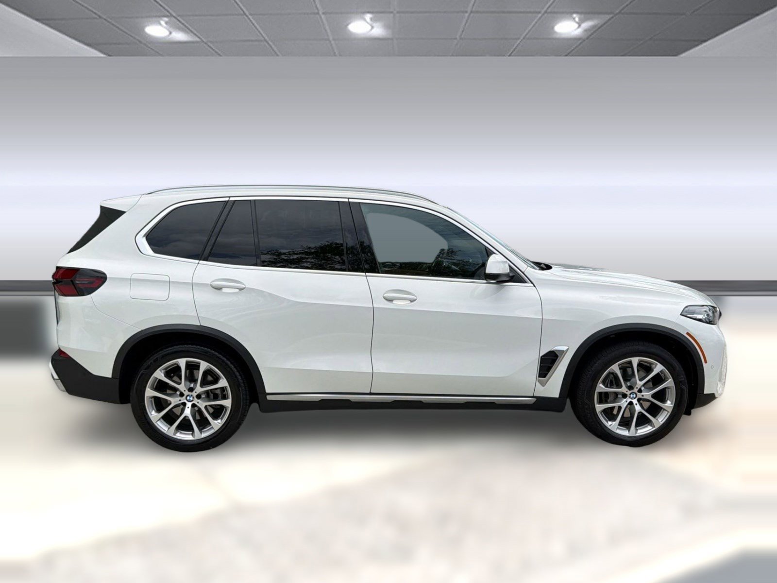 Used 2024 BMW X5 xDrive40i w/ Parking Assistance Package AWD/4WD image 8
