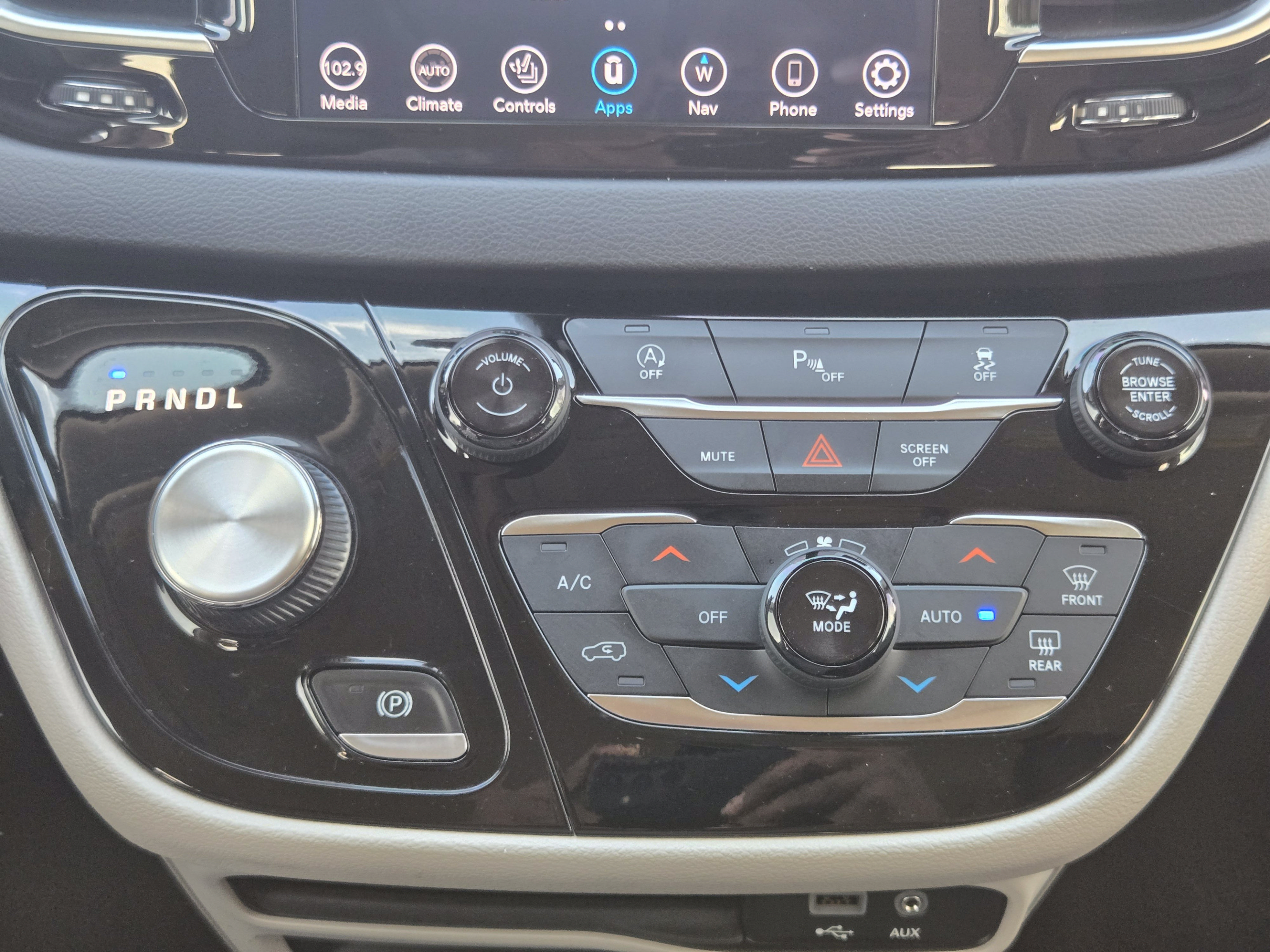 Used 2019 Chrysler Pacifica Touring-L Plus FWD image 15