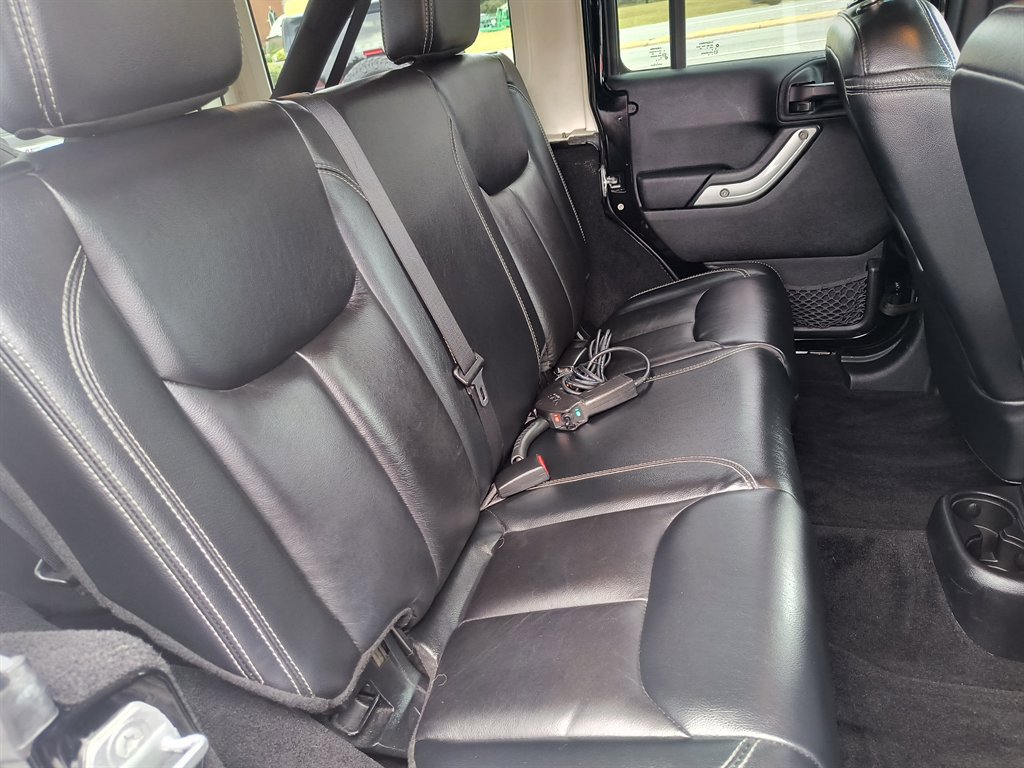 Used 2014 Jeep Wrangler Unlimited Rubicon image 32