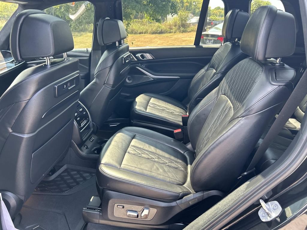 Used 2021 BMW X7 M50i AWD/4WD image 28