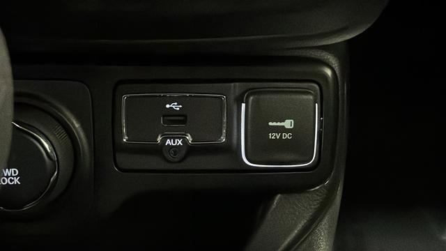 Used 2023 Jeep Renegade Altitude image 27